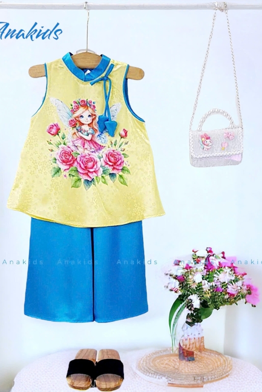 Bộ Quần Loe Áo Yếm Cô Gái 3 Hoa Hồng